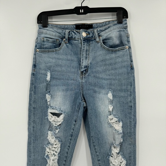 Risen Women’s 28/7 Distressed Roll Up Cuff Relaxed Fit Light Wash Skinny Jeans - Picture 2 of 9